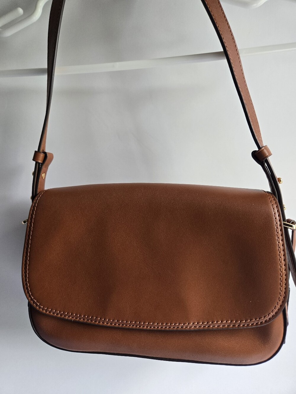 Ralph Lauren British Tan  Leather Shoulder Bag with Gold Hardware - Picture 2 of 9